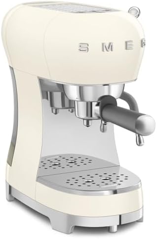 Smeg, Machine à Café Expresso Manuelle ECF02CREU, Système Thermoblock et Buse Vapeur, 4 Fonctions Expresso, Plateau Amovible, Porte Filtre, Réservoir d'Eau 1 L, Dimensions Compactes, 1350W, Crème