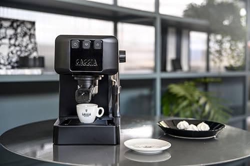GAGGIA EG2109 BLACK Machine manuelle à café expresso, café moulu ou gaufres, 100% conçue et fabriquée en Italie, système POD pour expressi crémeux avec dosettes, pré-perfusion automatique, 15 bar